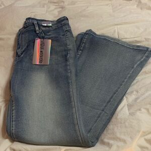 Women's Flare leg jeans with rhinestones embellished back pockets. Size 9